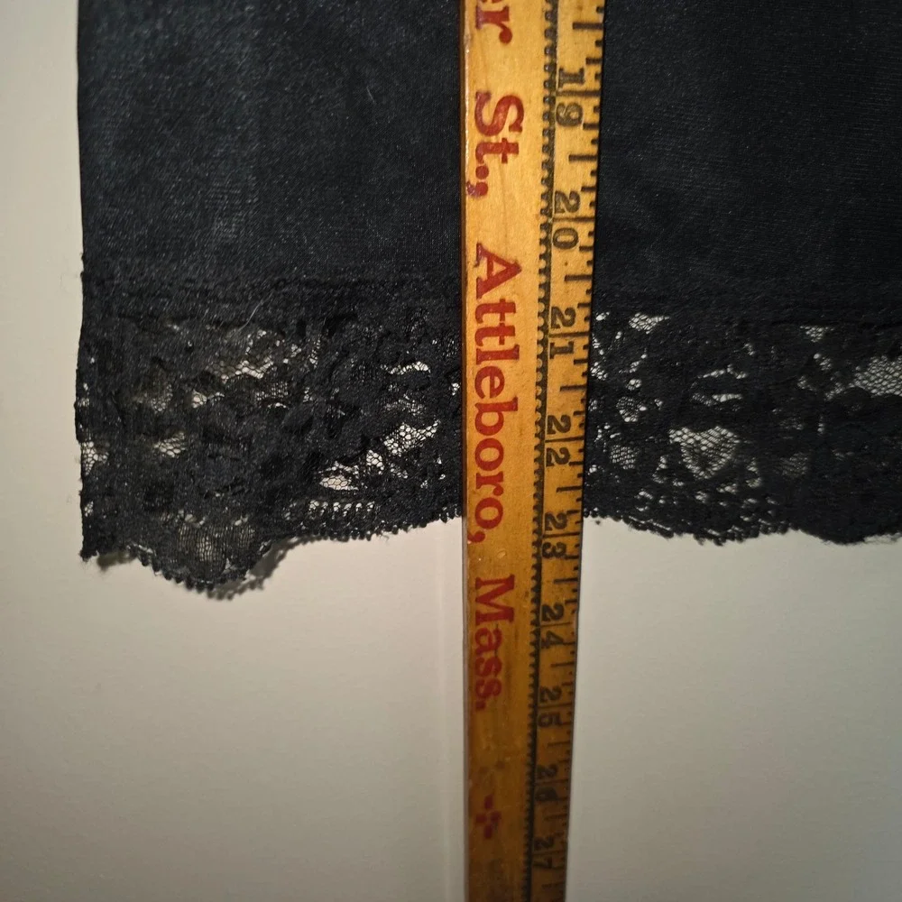 Vintage Black Lace Trim Half Slip Elastic Waist Mid-Length Made in USA RN 15411 - Picture 2 of 7
